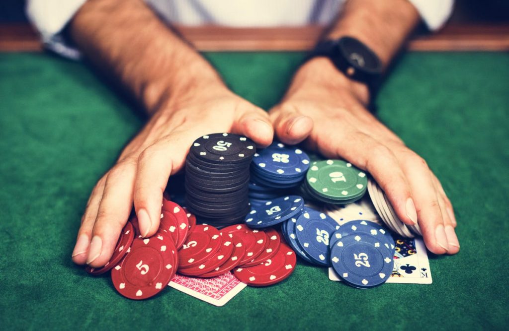 How do football betting sites offer the best mobile experience?